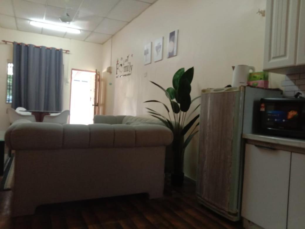 Homestay Tok Abah Seri Iskandar Exterior photo